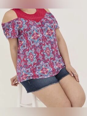 TORRID Fuchsia Pink Eyelet Yoke Cold-Shoulder Boho Print Top Plus Size 3 NWT